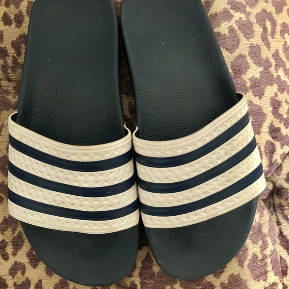 Adidas navy sliders size 7 - Picture 5 of 5